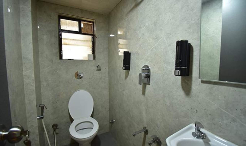 Bathroom 2, Fabhotel Kova, Mumbai Suburban