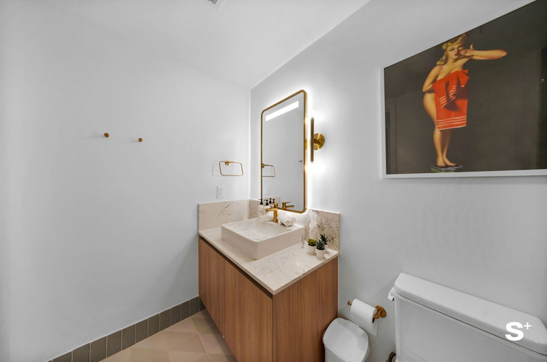 Bathroom 2, Chic Downtown Retreat 1BR Apartment, Miami-Dade