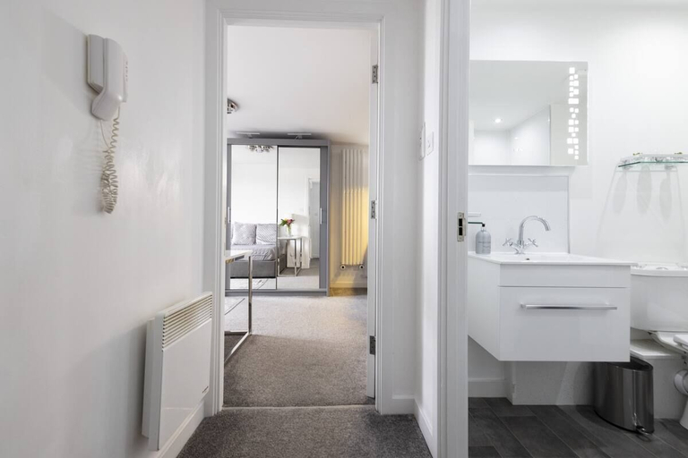 Bathroom 3, Elegant Flat with Balcony, Edinburgh