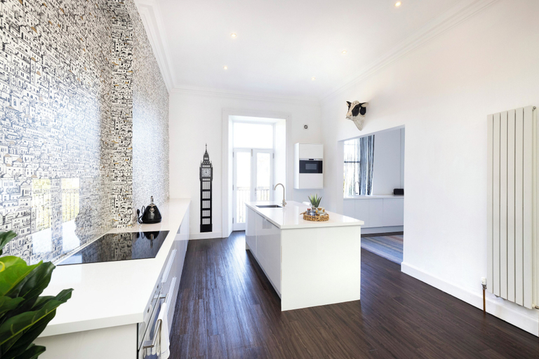 Others 5, Delightful 3-bed Flat with Parking, Edinburgh