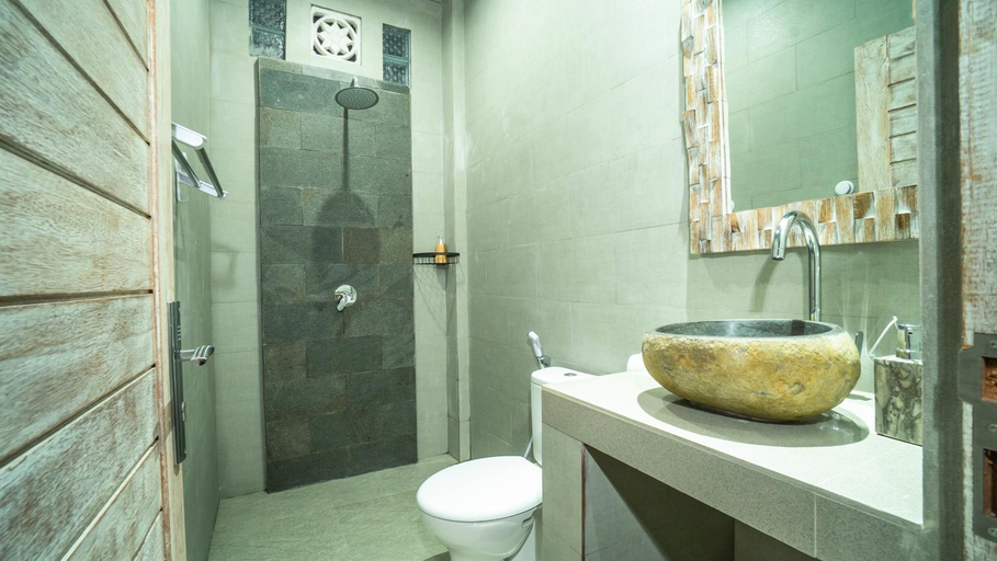 Bathroom 11