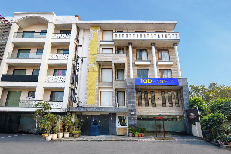Exterior & Views
