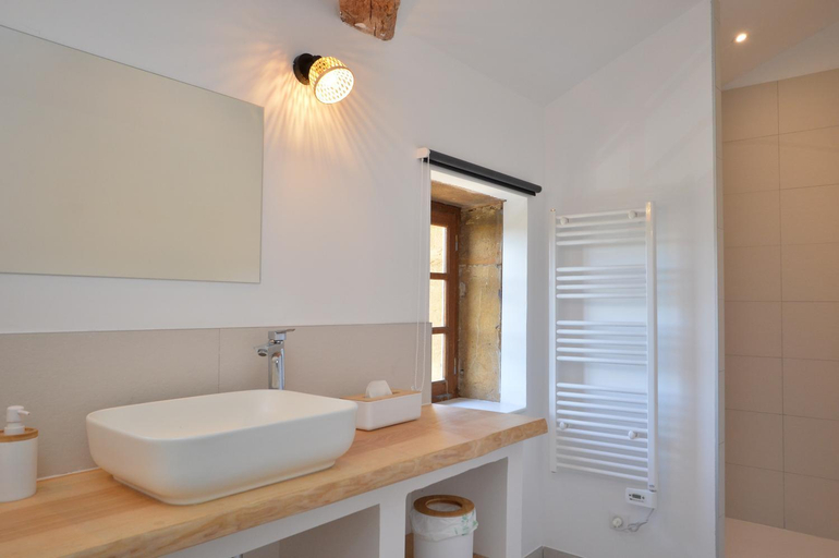 Bathroom 3, LE CLOS ZELIE, Rhône