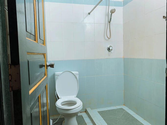 Bathroom 8
