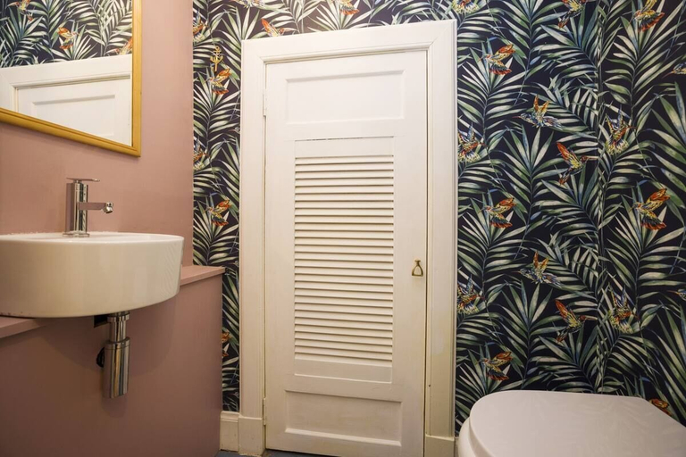 Bathroom 4, Splendid 2bed Apt near Haymarket, Edinburgh