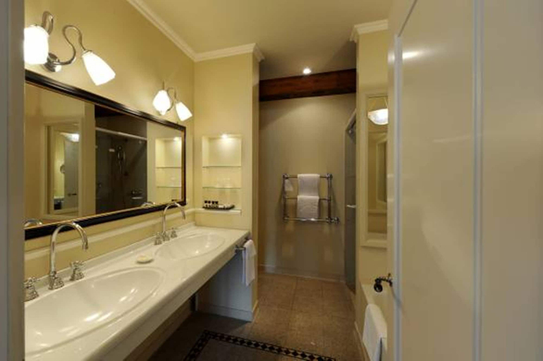 Bathroom 22