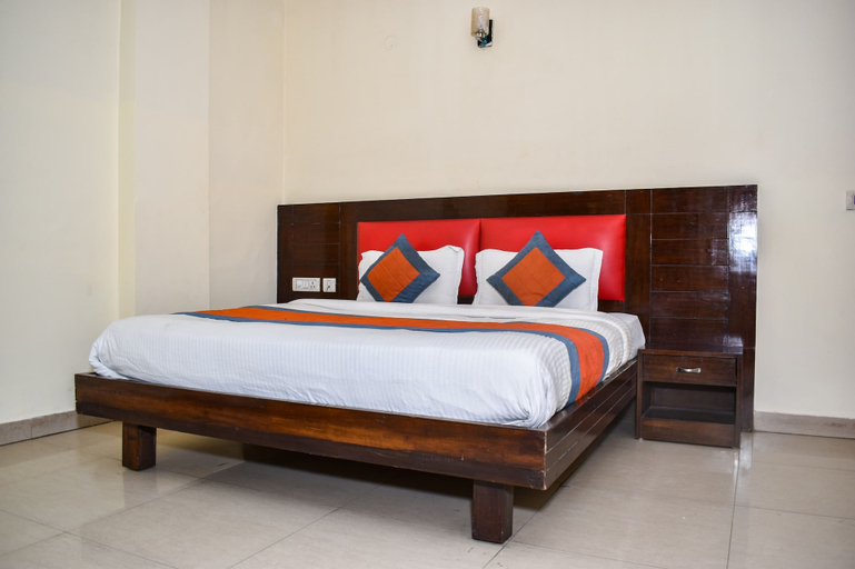Bedroom 2, Hotel Rossette, West