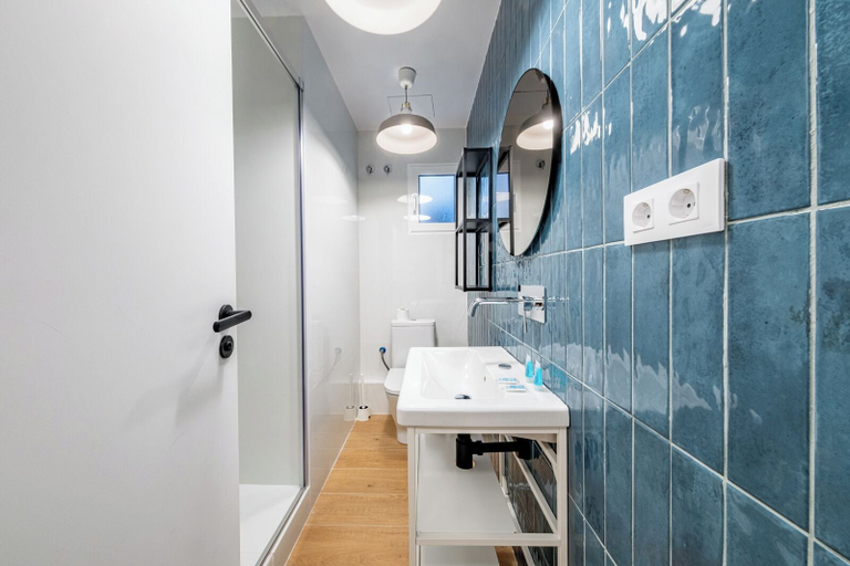 Bathroom 4, BeBarceloner Eixample Apartments, Barcelona