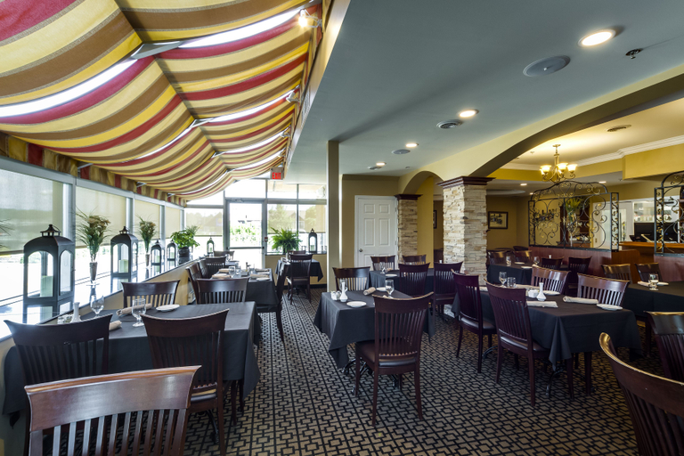 Food & Drinks 5, Monte Carlo Inn Barrie Suites, Simcoe