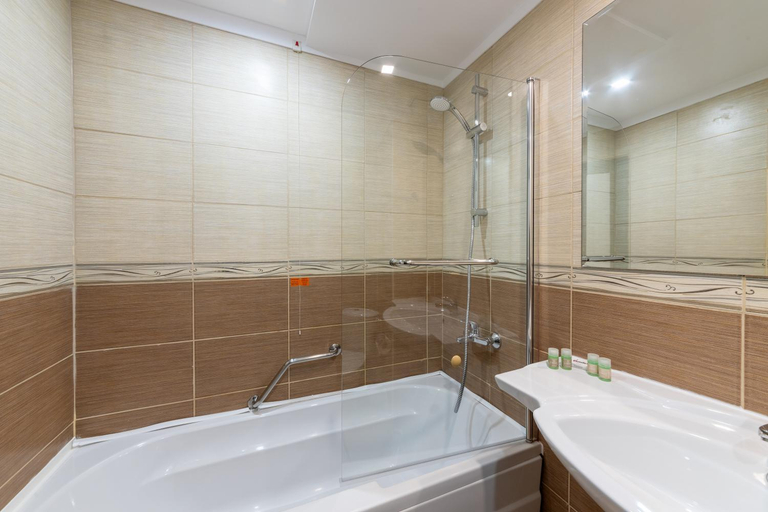 Others 5, Studios in Sveta Elena complex with mineral pool, Varna