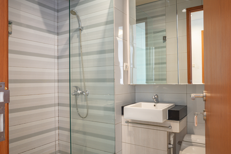 Bathroom 5, Dago Suite Luxury 3BR + 1 Apartment, Bandung