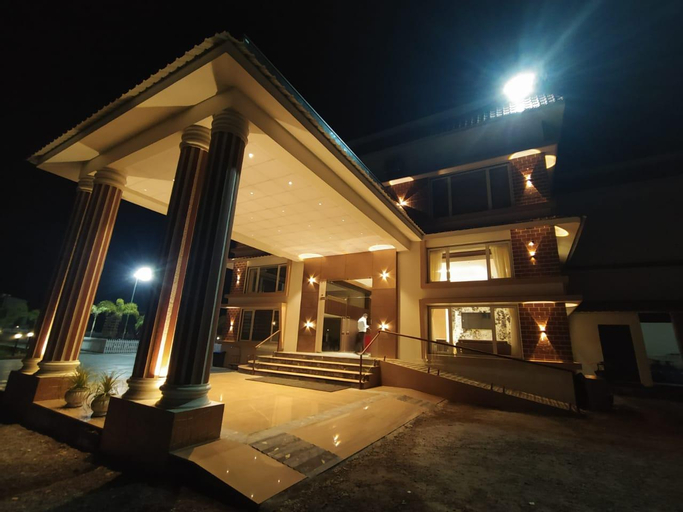 Exterior 4