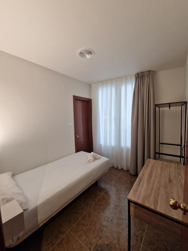 Bedroom 2, Hostal Rugaca, Huesca