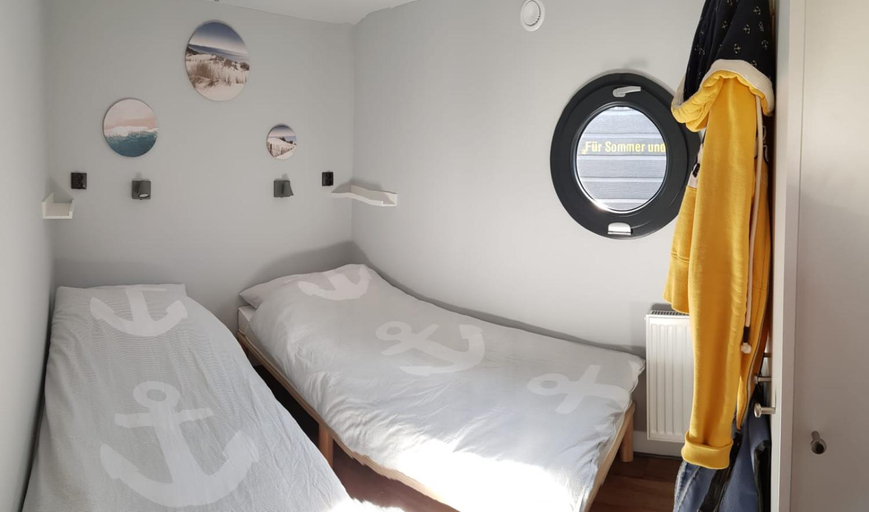 Bedroom 2, Wasserapartment Cityport - Schwimmende Ferienwohnung, Potsdam-Mittelmark