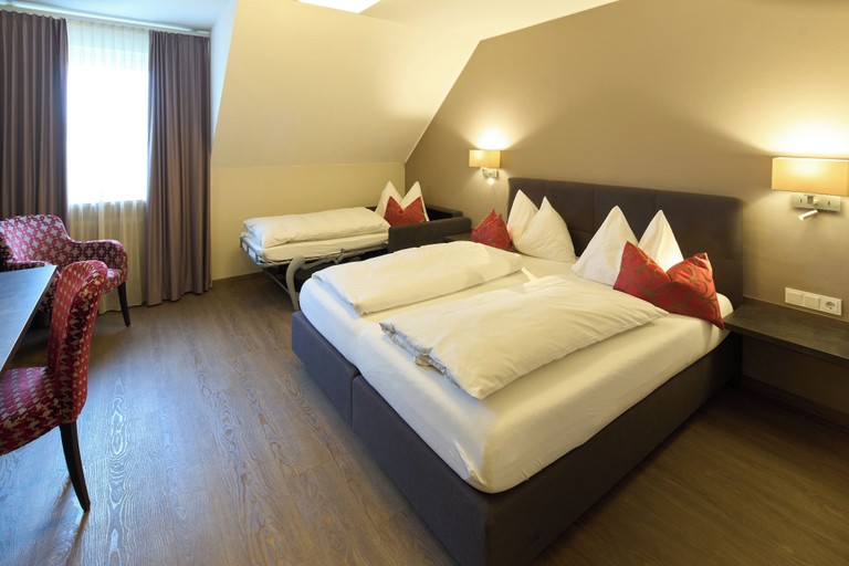 Bedroom 4, Hotel Staffler & Schreiners Restaurant, Dachau