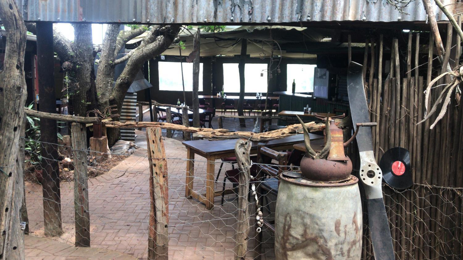 Food & Drinks 5, Woodlands Cottages & Camping, Cacadu