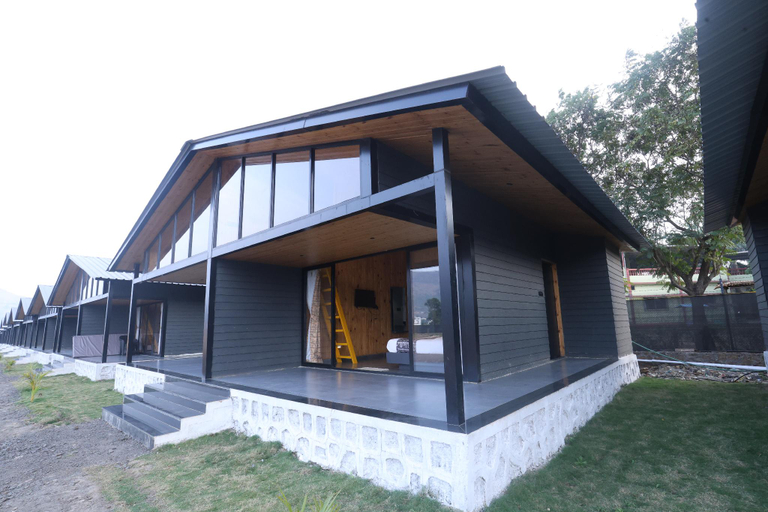 Exterior 10