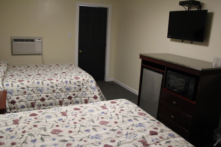 Bedroom 5, Pleasant Hill Motel, New Castle