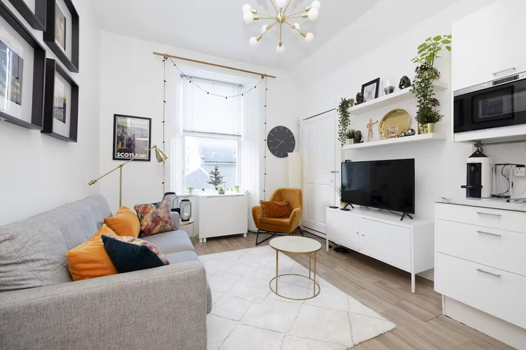 Others 4, Bright and Modern Flat with desk, Edinburgh