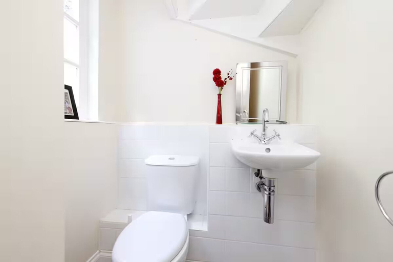 Bathroom 3, Cute House with Courtyard, Edinburgh