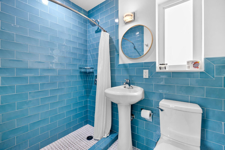 Bathroom 18