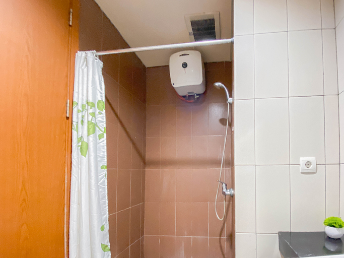 Bathroom 5, The Best 1BR at Dago Suites Apartment By Travelio, Bandung