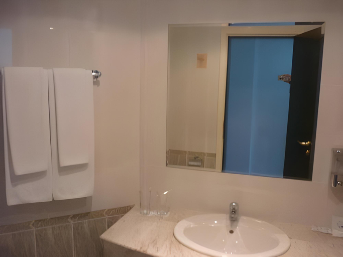 Bathroom 5, Sineva Park Hotel - All Inclusive, Nesebar