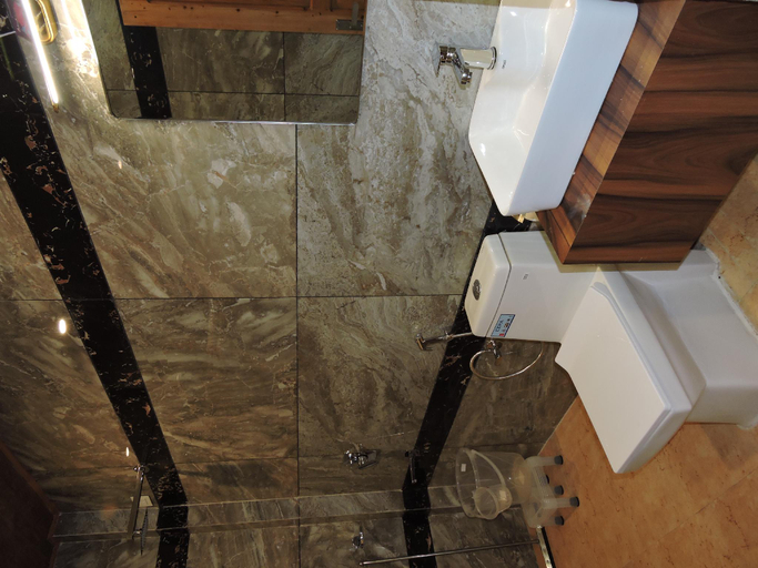 Bathroom 2, Auroville Homestay, Shimla