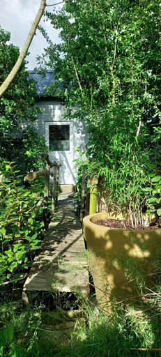 Others 4, Tuinhuisje in het groen, Almere