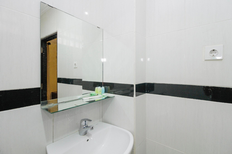 Bathroom 8