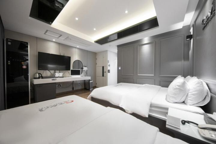 Bedroom 4, Gwangju Chungjangro Stay Hotel, Buk