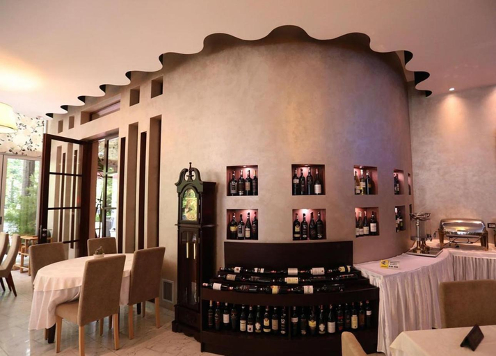 Food & Drinks 5, Hotel Driloni, Pogradecit