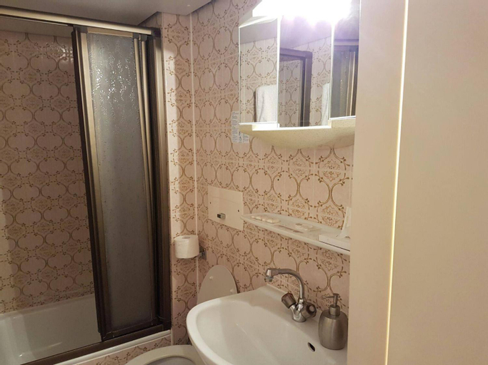 Bathroom 7