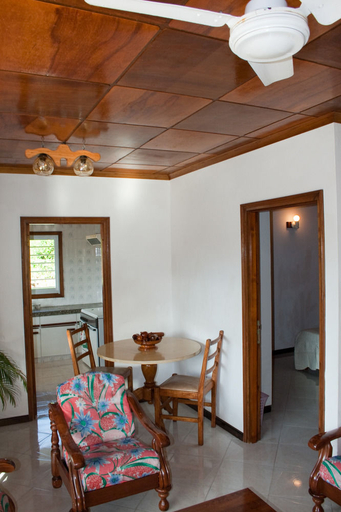 4, Villa de Roses