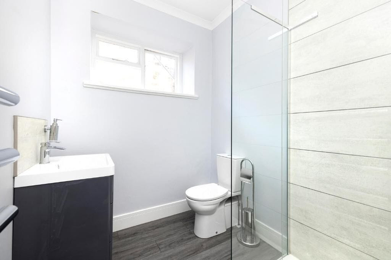 Bathroom 3, JOIVY Rose Street Hideaway, Edinburgh