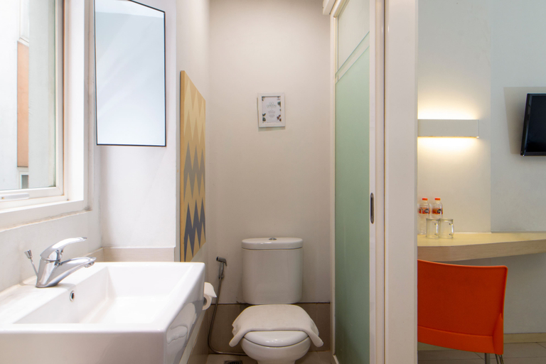 Bathroom 5, Cleo Hotel Jemursari, Surabaya