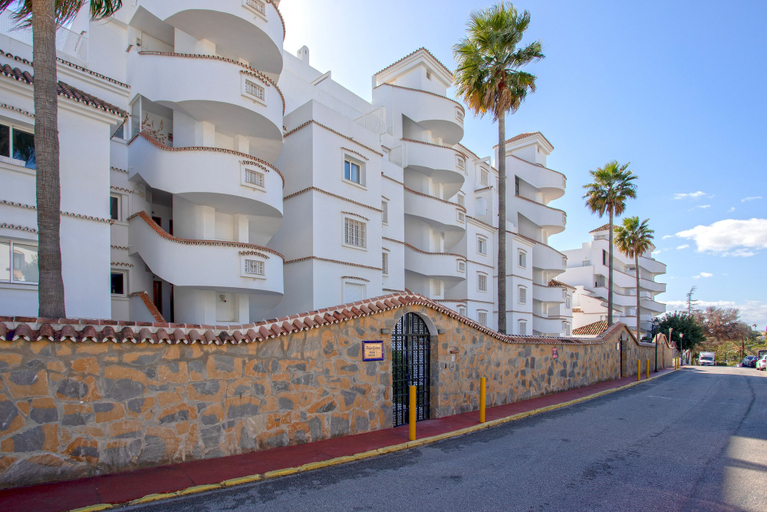 Exterior & Views, Genteel Home Royal Gardens Marbella, Málaga