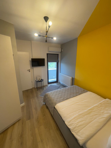 Others 3, Rooms, Bacau