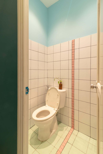 Bathroom 16