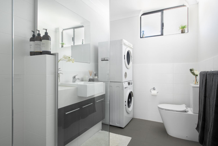 Bedroom 3, Bright Trendy 2bdrm Apt - Walk to River & Shops, Melville