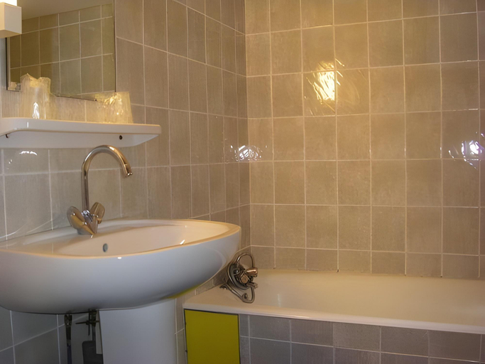 Bathroom 2, Hotel De l'Europe, Lozère