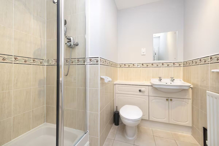 Bathroom 3, Modern Flat with Free Parking, Edinburgh