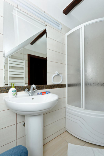 Bathroom 3, Vila Ambient, Cristian