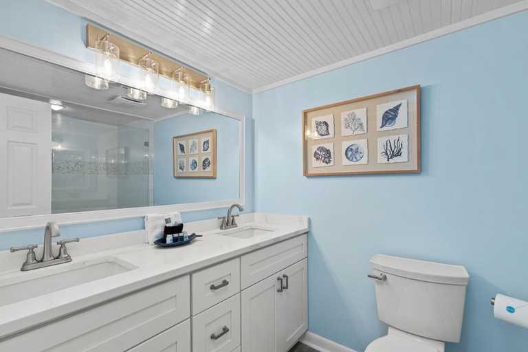 Bathroom, Come Enjoy KC & The Sunshine State: 3-bed, 3-bath With Stunning Ocean Views, Bay