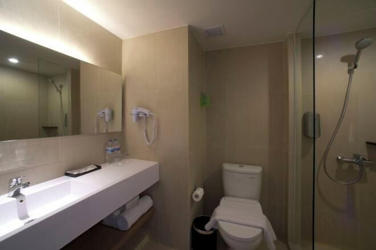Bathroom 18