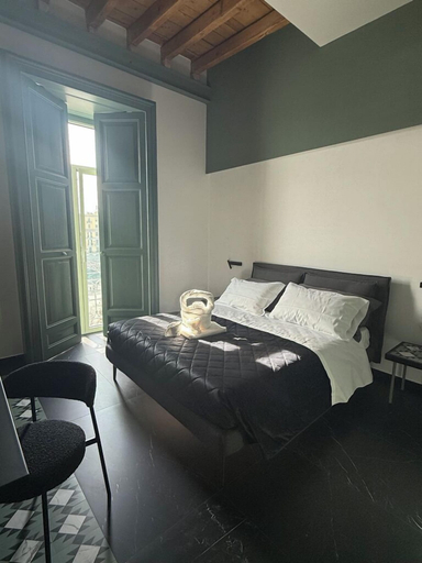 Bedroom 4, Volta 70, Napoli