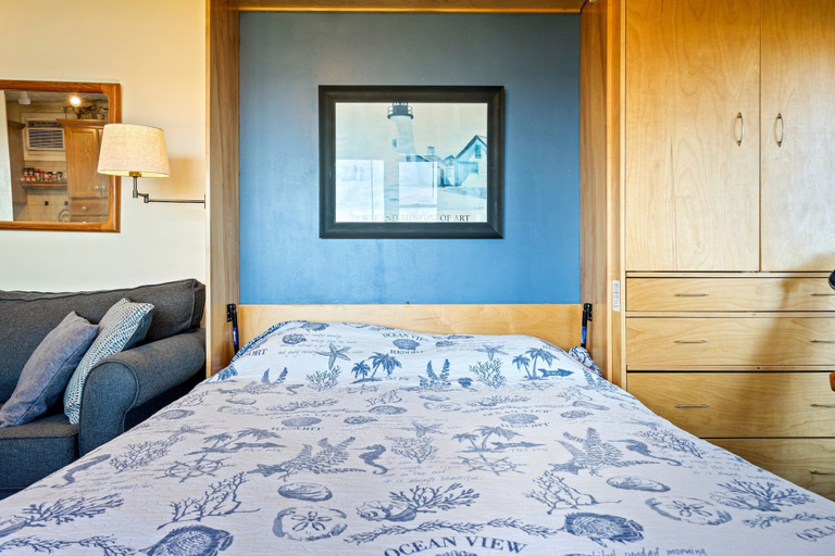 Bedroom 3, A Wave From It All Sleeps 4, York