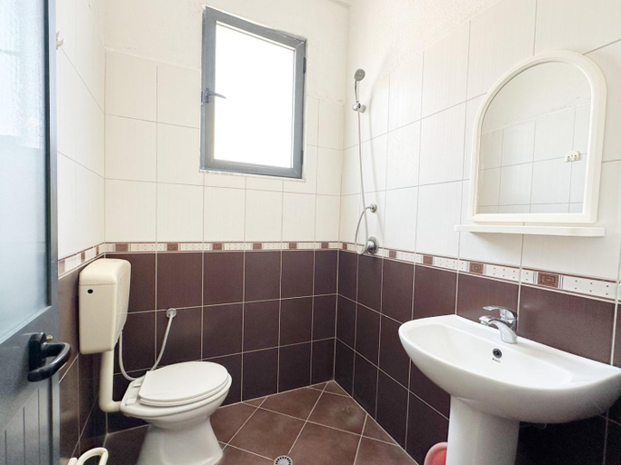 Bathroom, A-Vila, Kavajës
