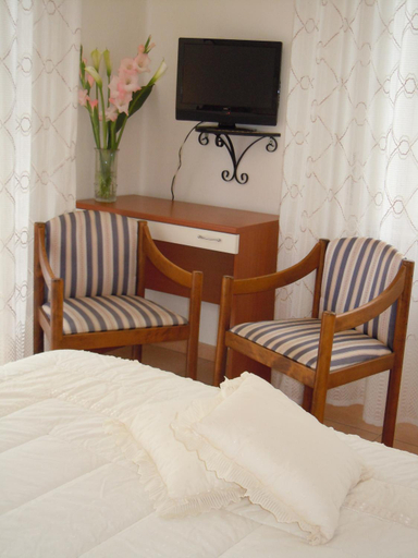 Bedroom 2, Albergo Elvira, Parma