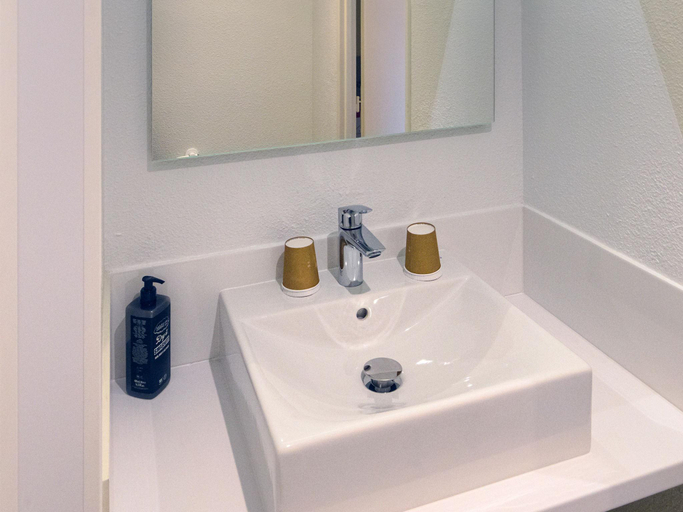 Bathroom 5, ibis Budget La Teste Bassin d'Arcachon, Gironde
